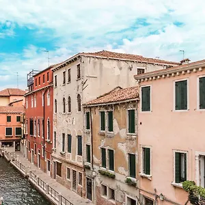 https://venezia-spirito-santo-canal-view.hotelslidodijesolo.com