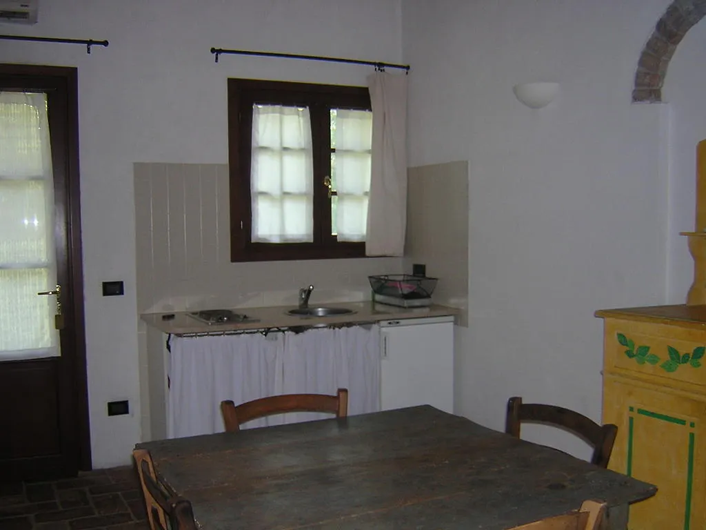 مزرعة للإقامة Agriturismo Trebisonda Country Resort مونزامبانو